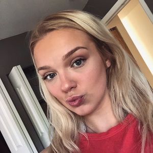 Meet your Posher, Isabel